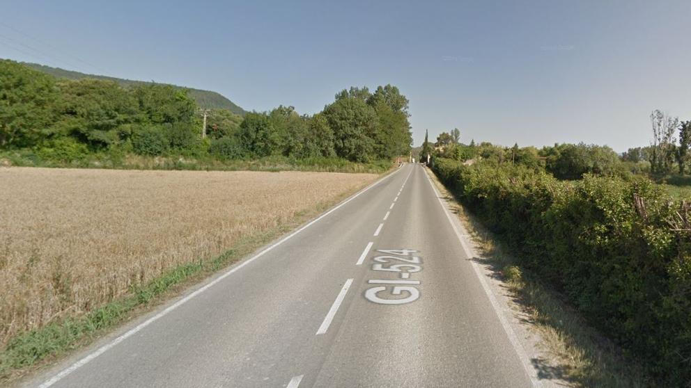 Detenido un conductor ebrio que abandonó el coche en la carretera y se puso a dormir en un margen